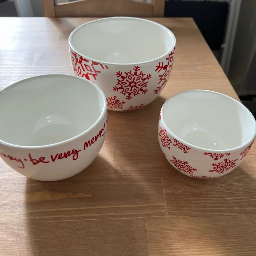 Crate & Barrel Set of 3 Nesting Bowls White Red Snowflakes Holiday Christmas